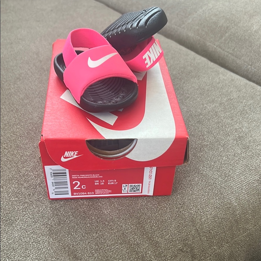 Nike Infant Sandals in Pink and Black